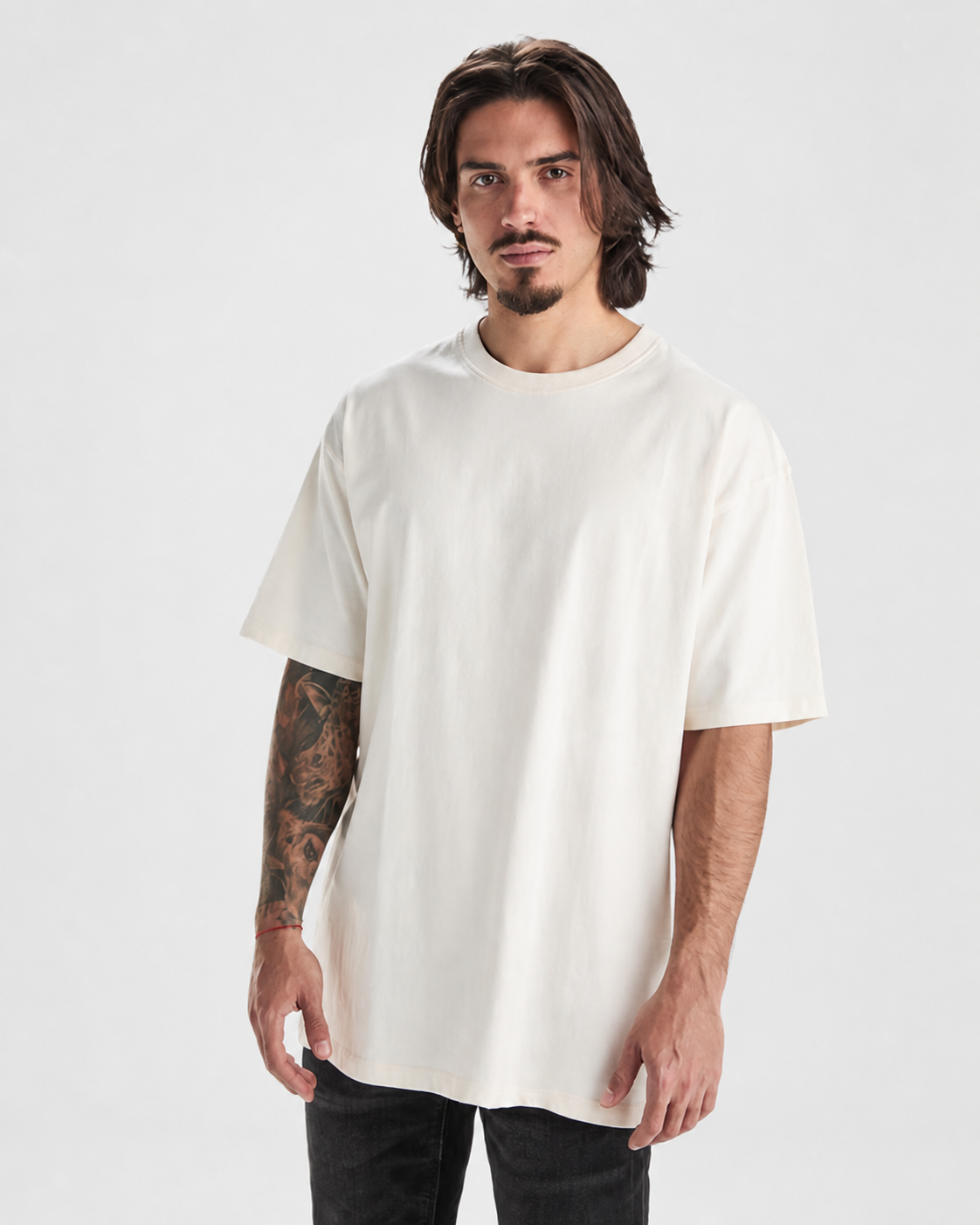 Modelo con la Camiseta Oversize real