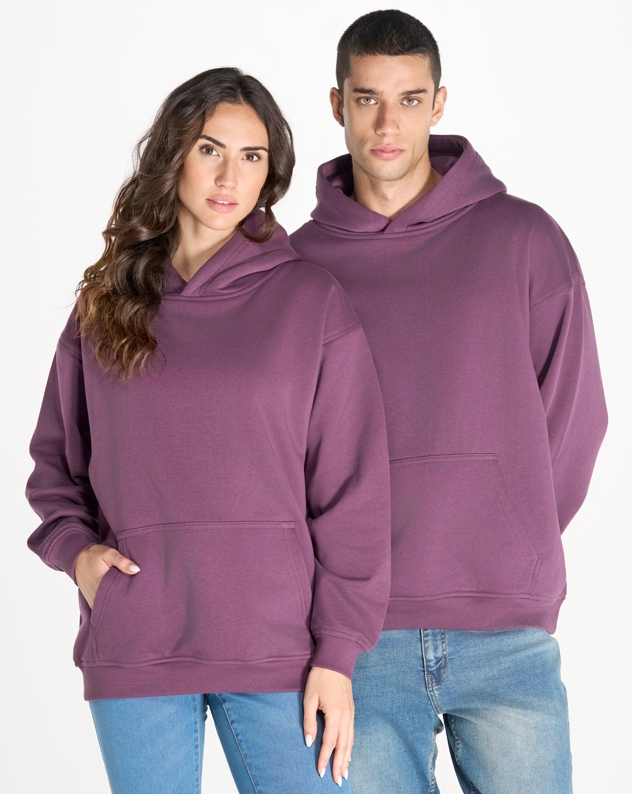 Dos modelos con la Sudadera Oversize Street real